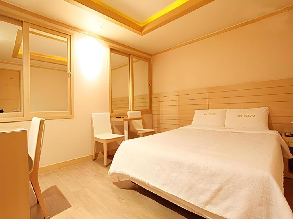 Sinyoung Motel Szöul Kültér fotó