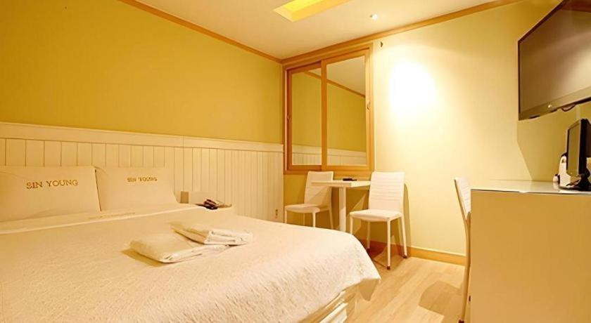 Sinyoung Motel Szöul Kültér fotó